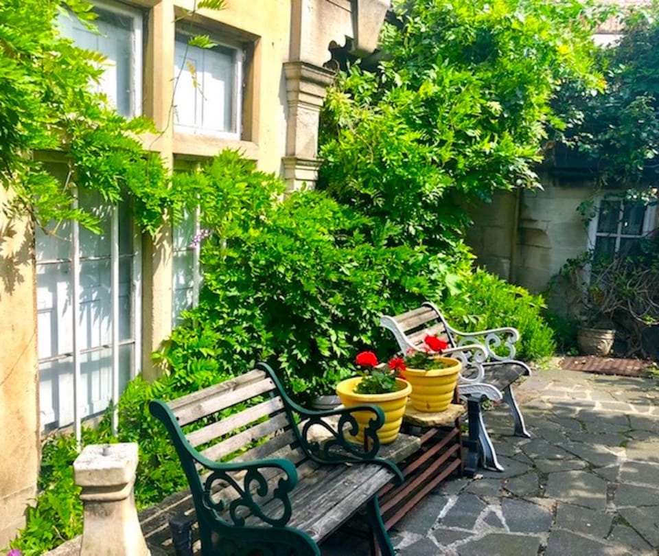 Lauras Townhouse Apartments Head Masters Retreat Apartment in Bath