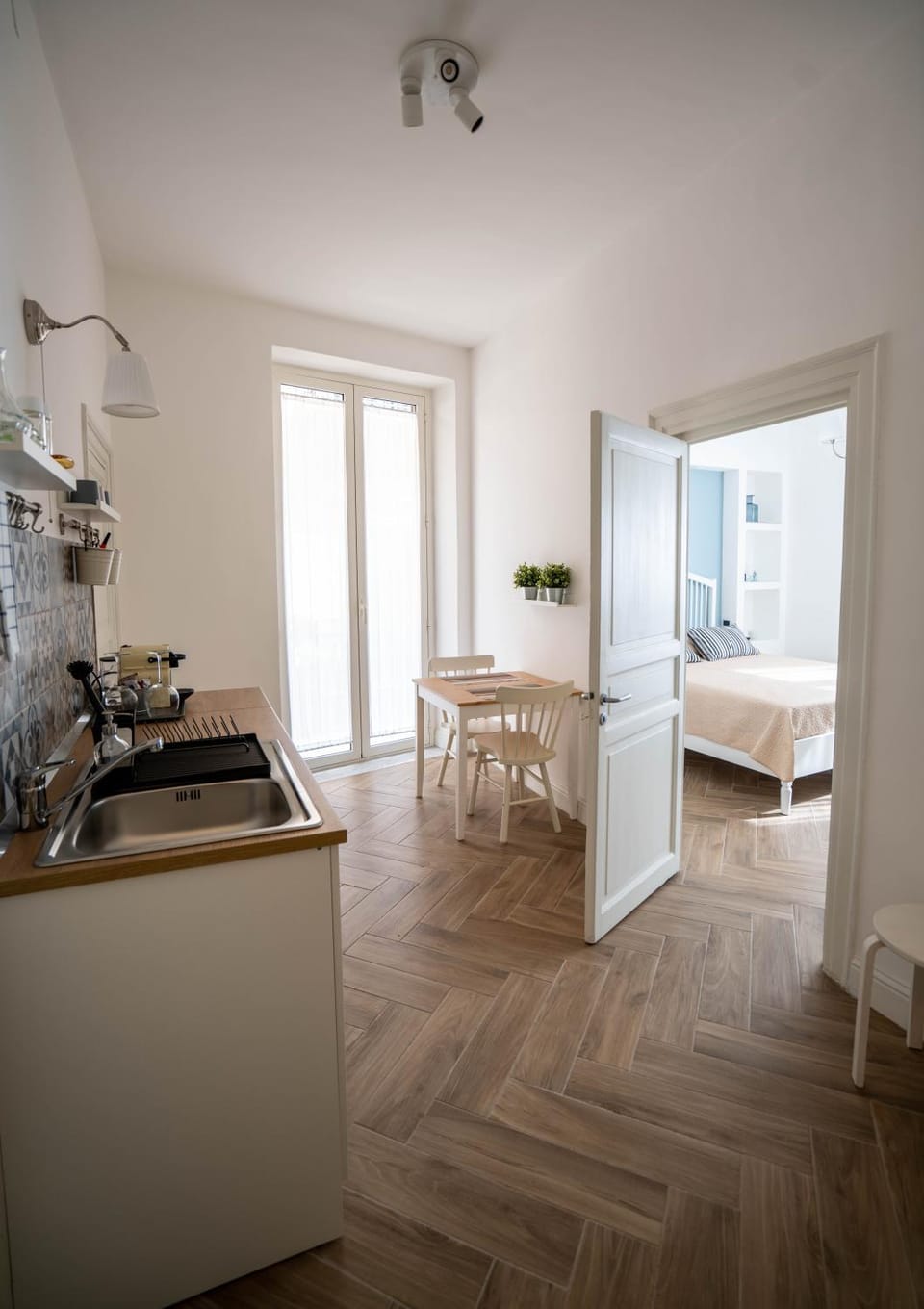 Kitchen or kitchenette, Seating area, Dining area