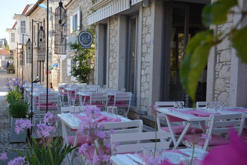 Restaurant/places to eat, Balcony/Terrace