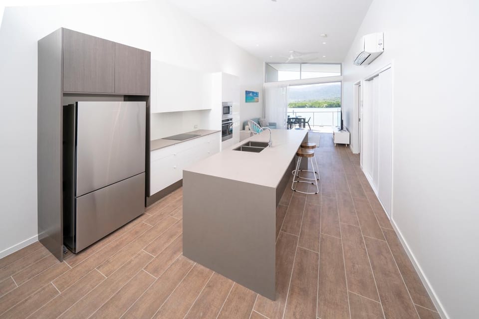 Kitchen or kitchenette, oven