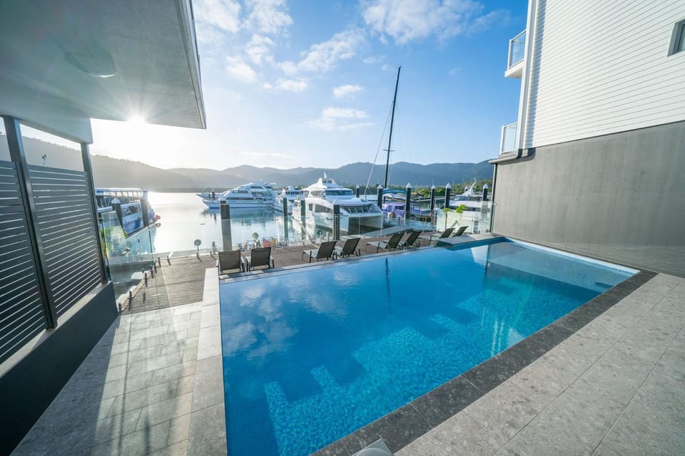 Swimming pool, sunbed