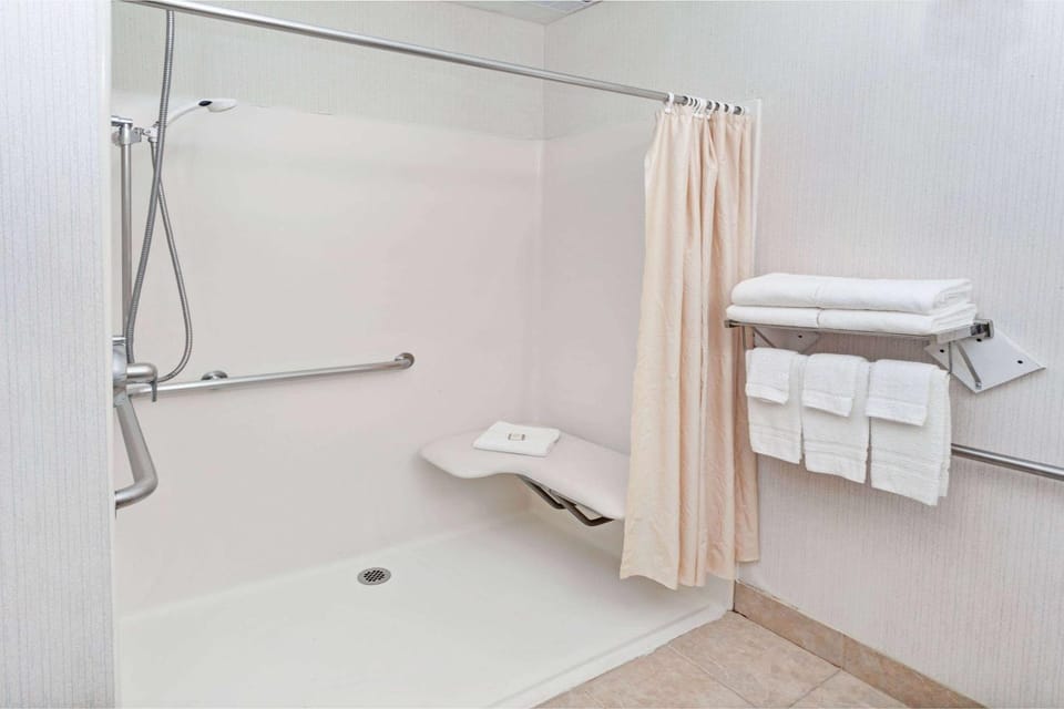 Shower, Bathroom, towels