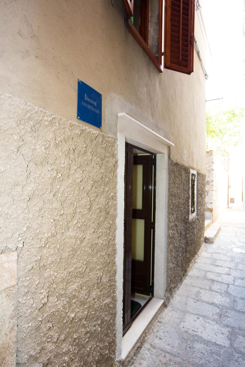 Facade/entrance