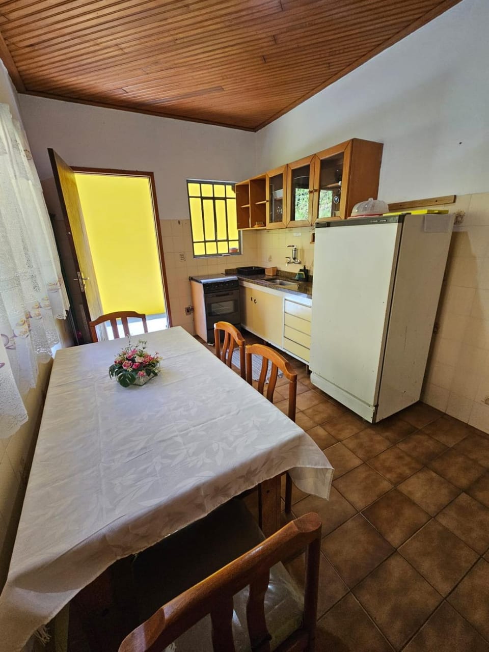 Kitchen or kitchenette, Dining area, stove