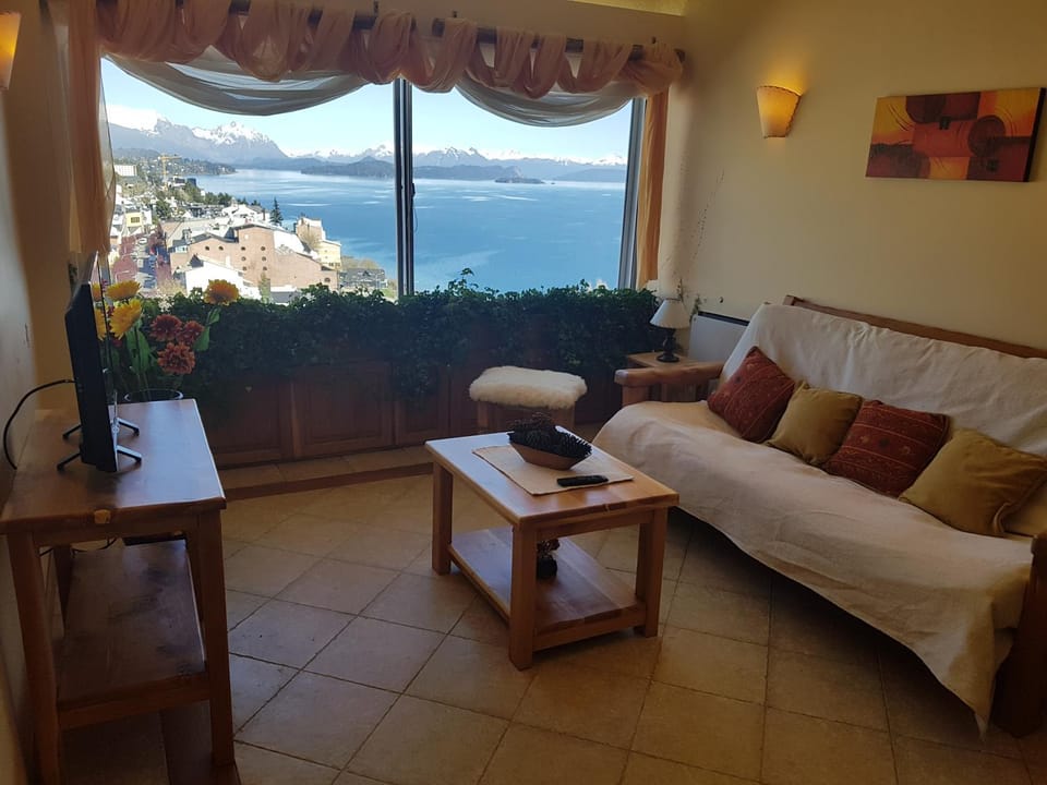 Living room, City view, Lake view, Mountain view