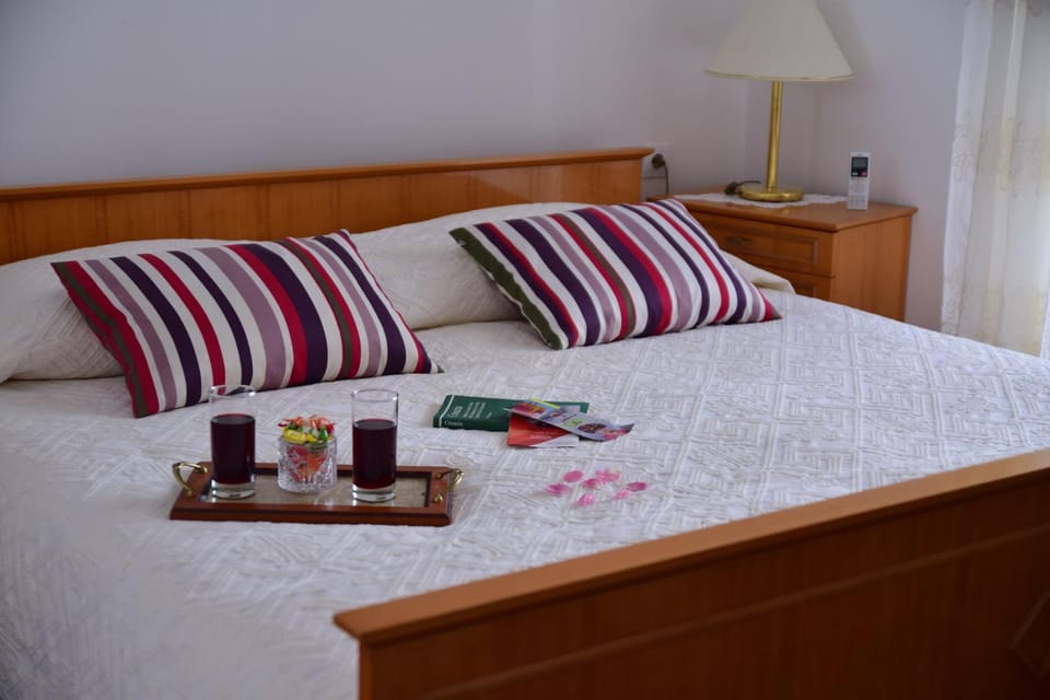 Bed, Non alcoholic drinks