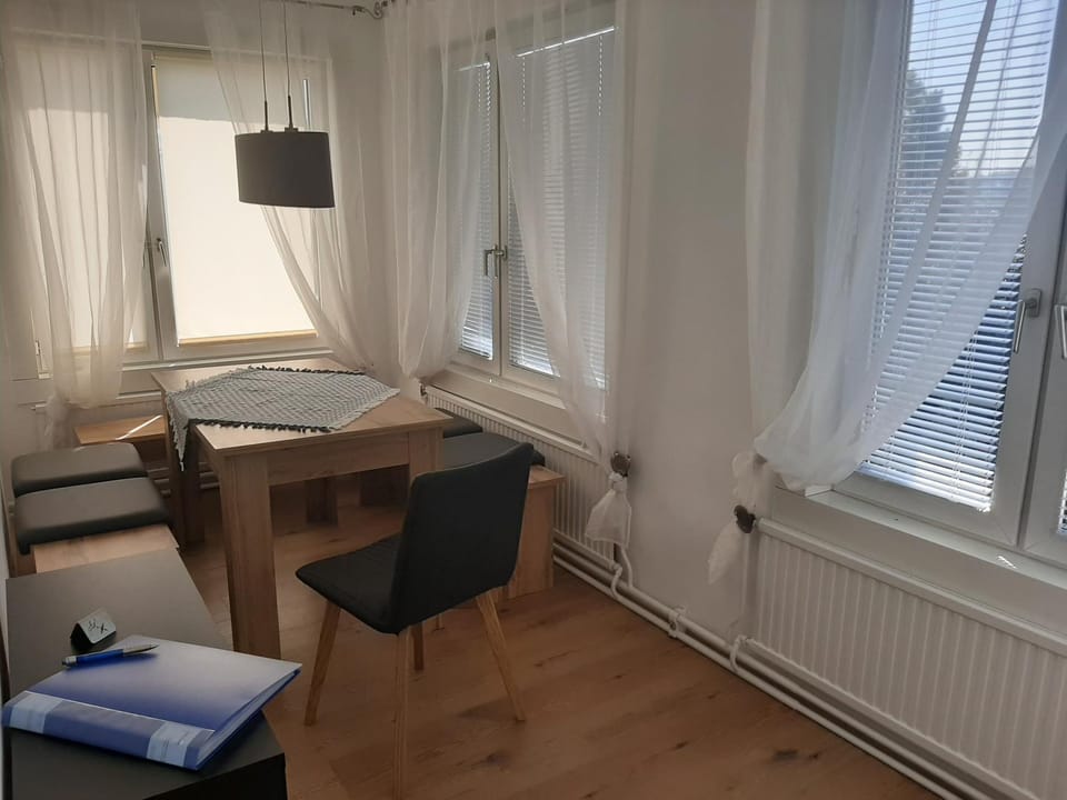 Photo of the whole room, Seating area, Dining area, City view