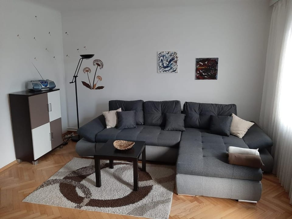 Living room, Photo of the whole room