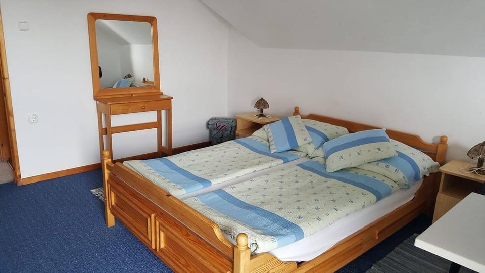Vili Apartmanház Bed and Breakfast in Hungary