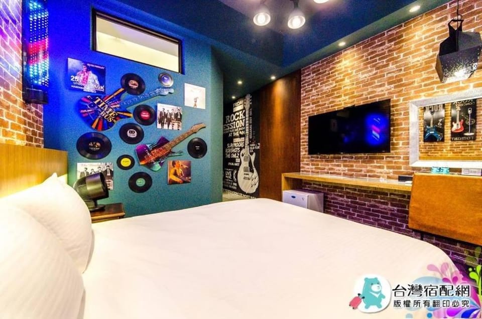 Bed, TV and multimedia, Photo of the whole room, Evening entertainment, Bedroom
