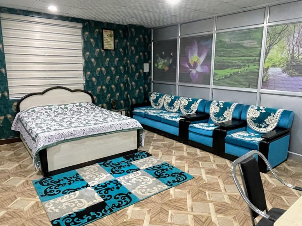 Seating area, Bedroom