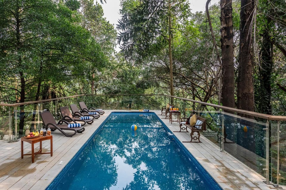 Day, Natural landscape, Pool view, Swimming pool, sunbed