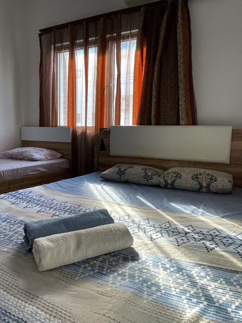 Bed, Photo of the whole room, Bedroom, towels