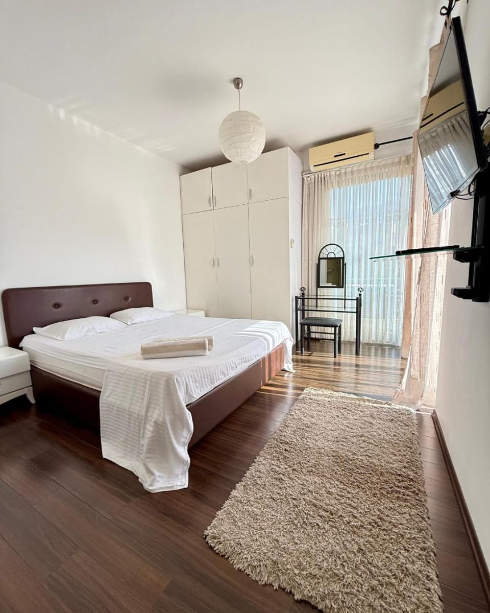 Bed, TV and multimedia, Bedroom, wardrobe