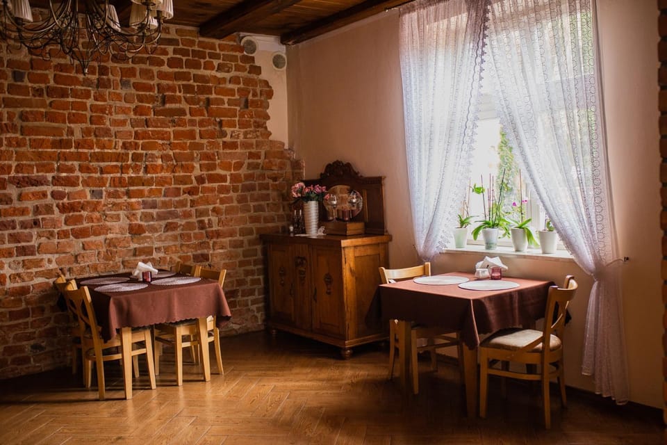Restaurant/places to eat, Dining area