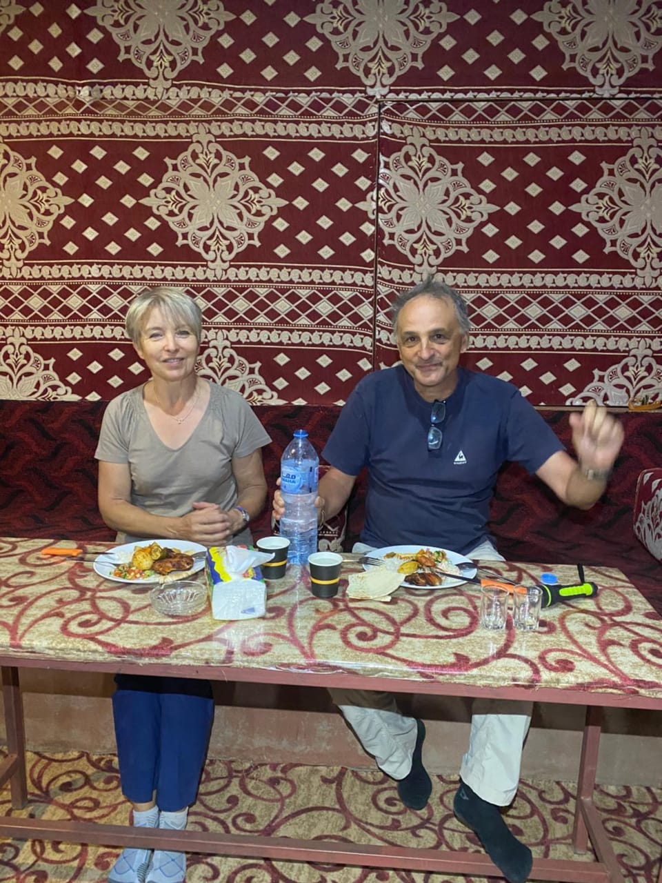 Restaurant/places to eat, Guests, Dinner