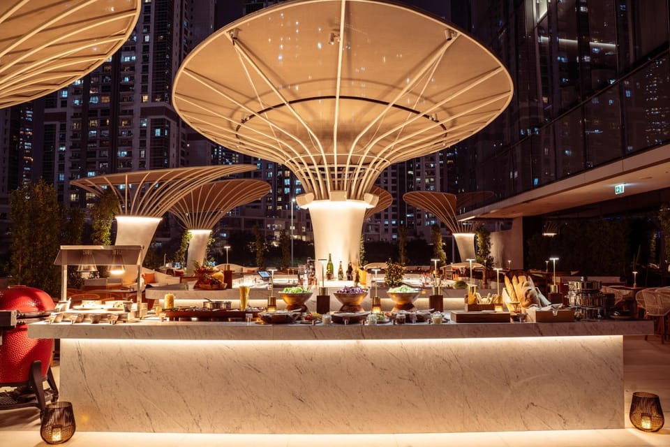 Restaurant/places to eat, View (from property/room), Balcony/Terrace, Food and drinks, Dining area, Drinks