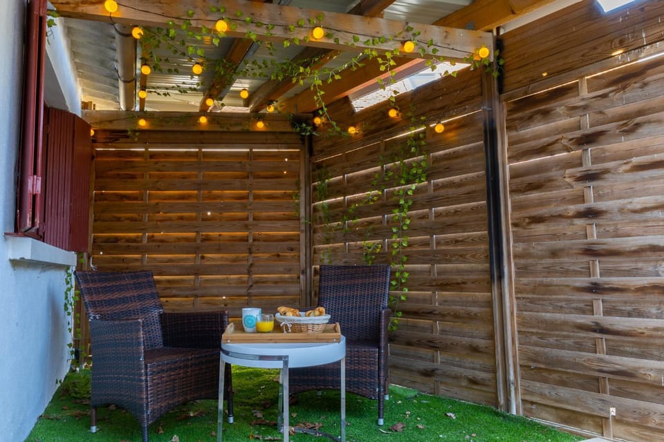 Property building, Patio, Garden