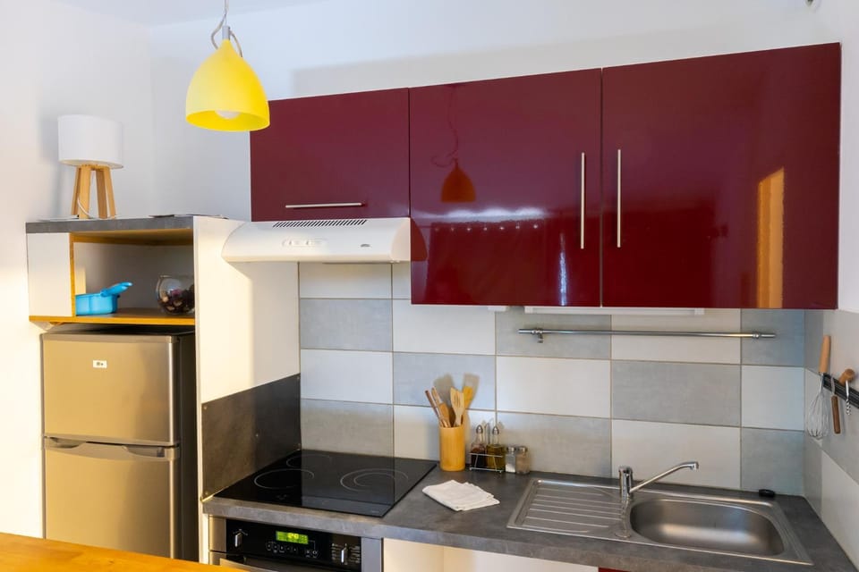 Kitchen or kitchenette