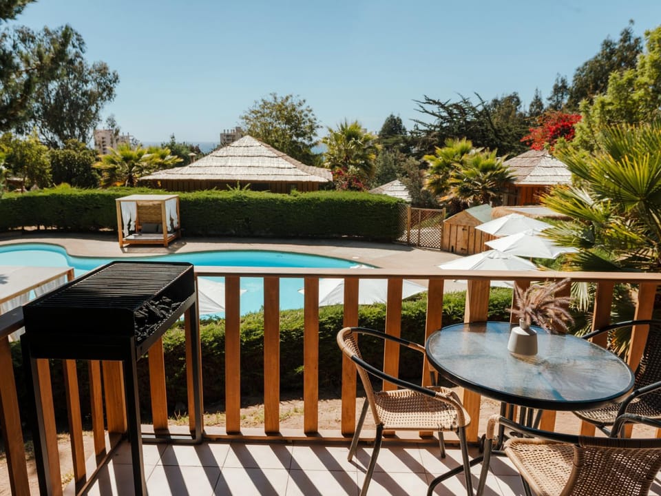 Balcony/Terrace, Dining area, Pool view
