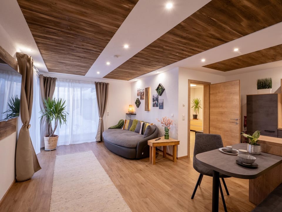 Bed, TV and multimedia, Living room, Photo of the whole room, Seating area, Bedroom