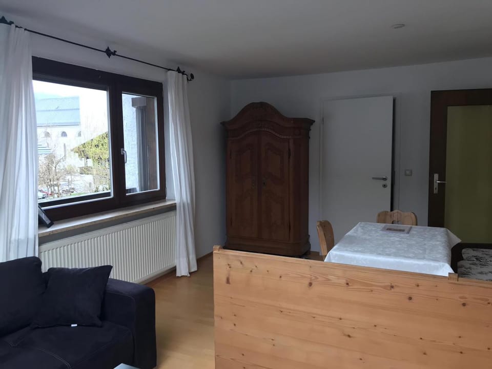 TV and multimedia, Living room, Seating area, Dining area, Mountain view