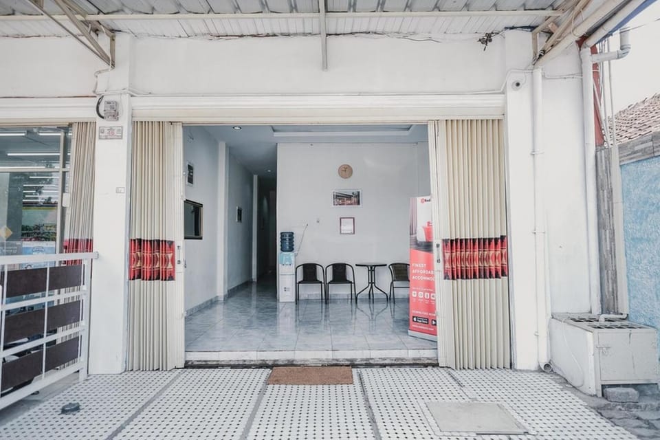 RedDoorz @ Jalan Narada Lampung Bed and Breakfast in Indonesia