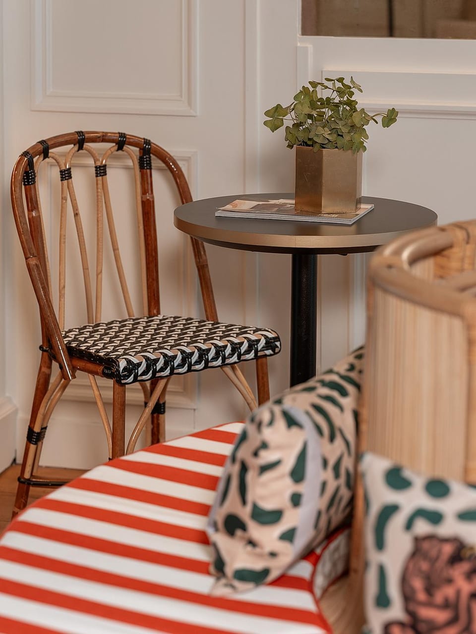 Seating area, Dining area