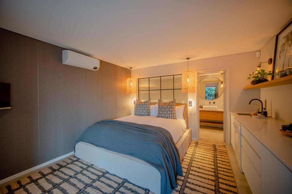 TV and multimedia, Photo of the whole room, Bedroom, air conditioner