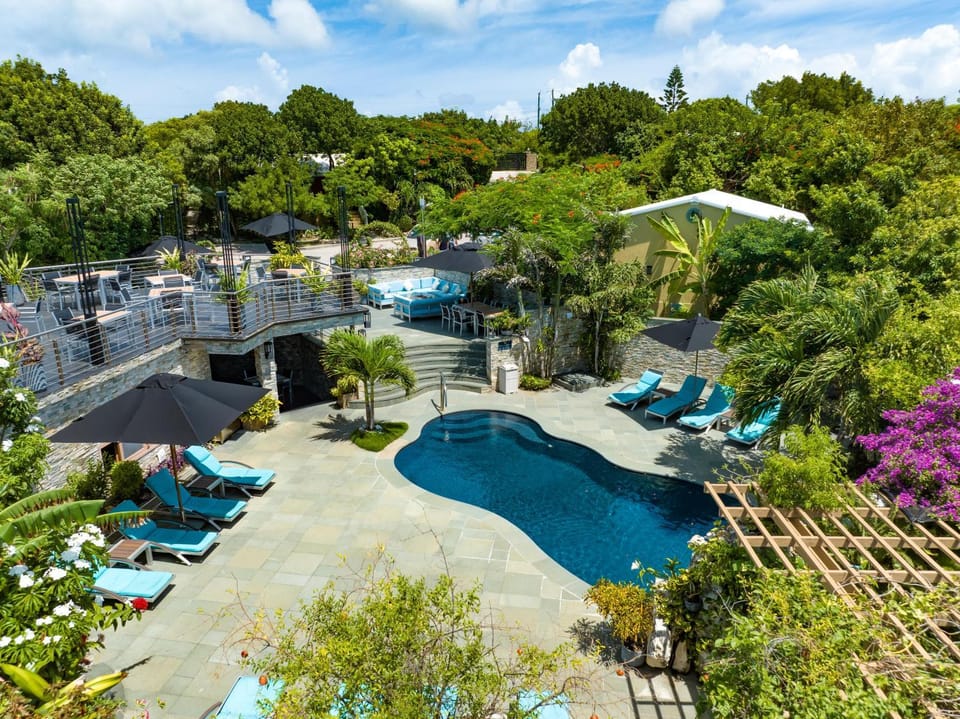 Property building, Balcony/Terrace, Swimming pool