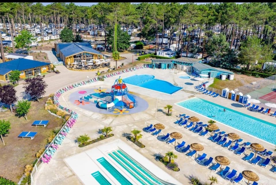 Camping les dunes de contis Campground/ 
RV Resort in Saint-Julien-en-Born