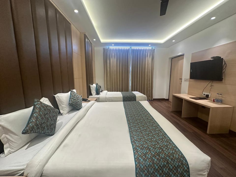 Bed, TV and multimedia, Photo of the whole room