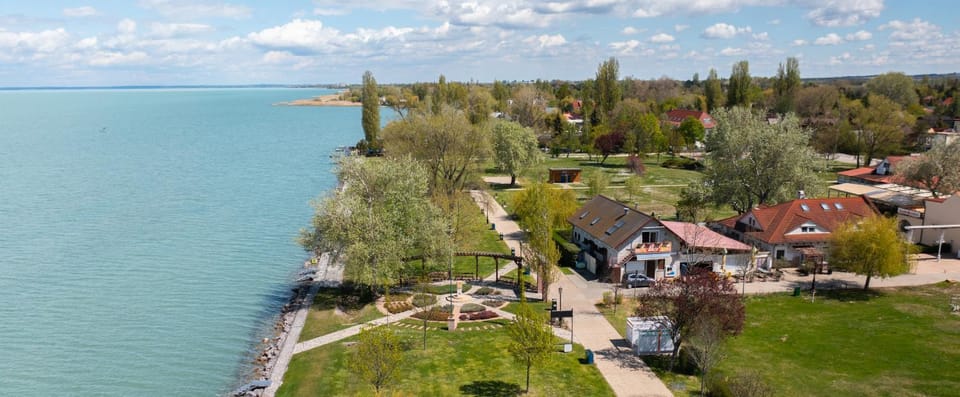 Neighbourhood, Bird's eye view