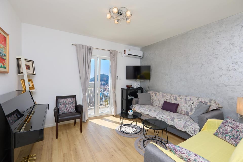 TV and multimedia, Living room, air conditioner
