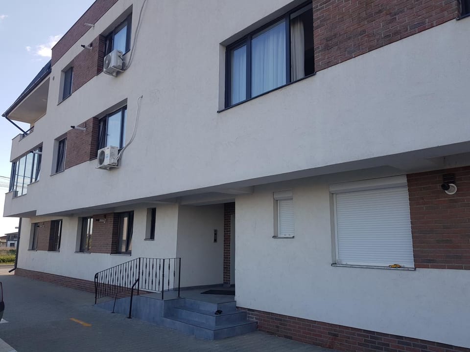 Property building, Facade/entrance, Day