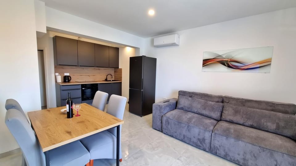 Kitchen or kitchenette, Living room, Dining area