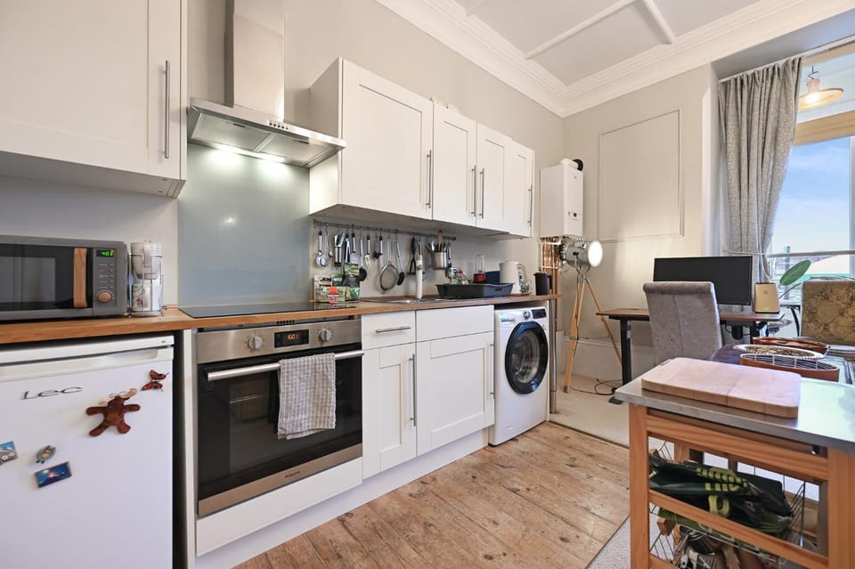 Kitchen or kitchenette, kitchen