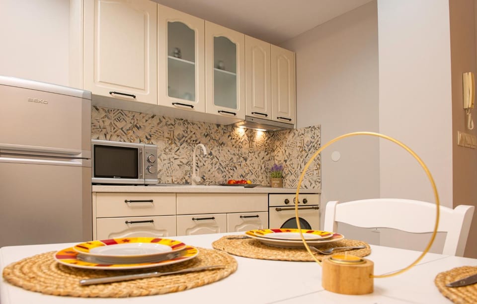 Kitchen or kitchenette, Dining area, kitchen