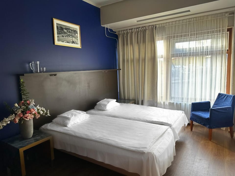 Property building, Bed, People