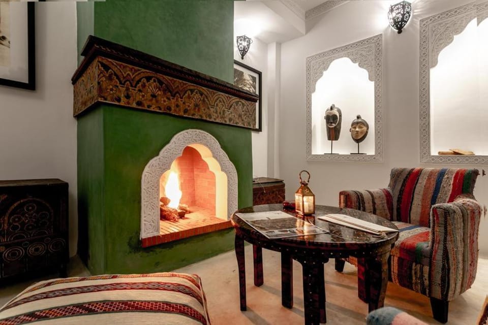 Living room, Seating area, Dining area, Drinks