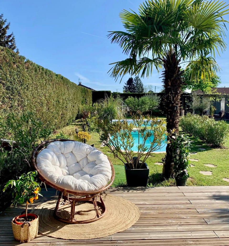 Spring, Day, Natural landscape, Garden, Garden view, Pool view, Swimming pool, sunbed