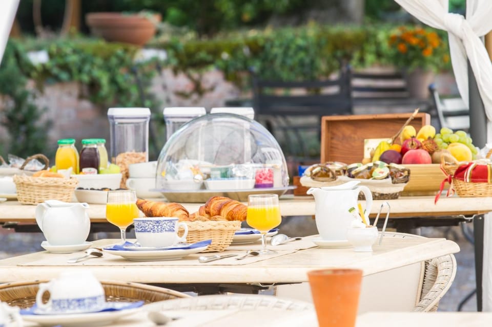 Patio, Garden, Balcony/Terrace, Food and drinks, Food, Breakfast, Continental breakfast, Buffet breakfast