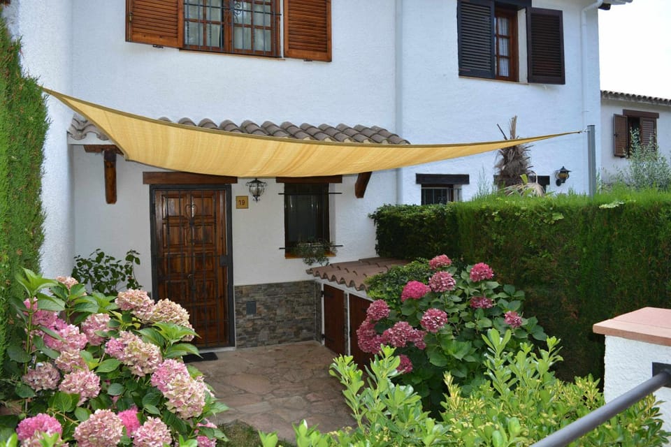 Casa Blanca 19 – Piscina, BBQ y Wifi (5 pax) House in Selva