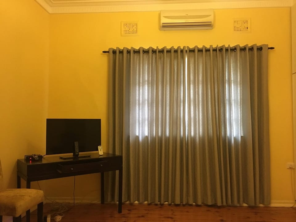 The Crescent Guesthouses - BnB/Self Catering Bed and Breakfast in Durban