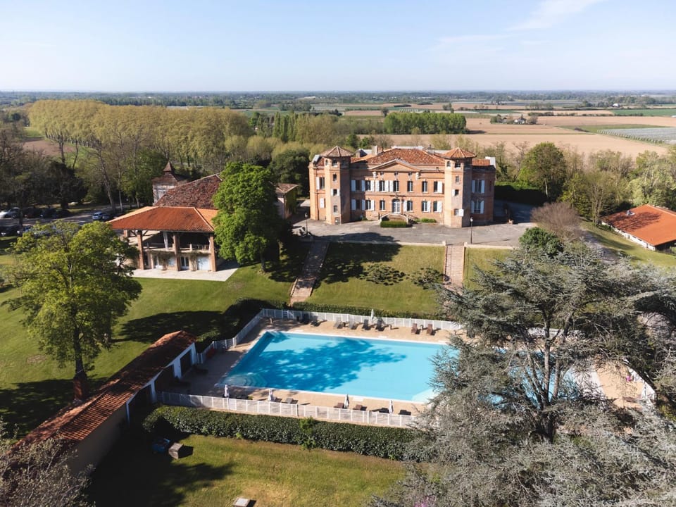 Property building, Bird's eye view, Swimming pool