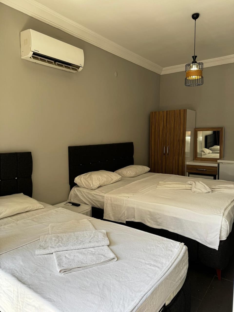 Bed, Photo of the whole room, Bedroom, air conditioner
