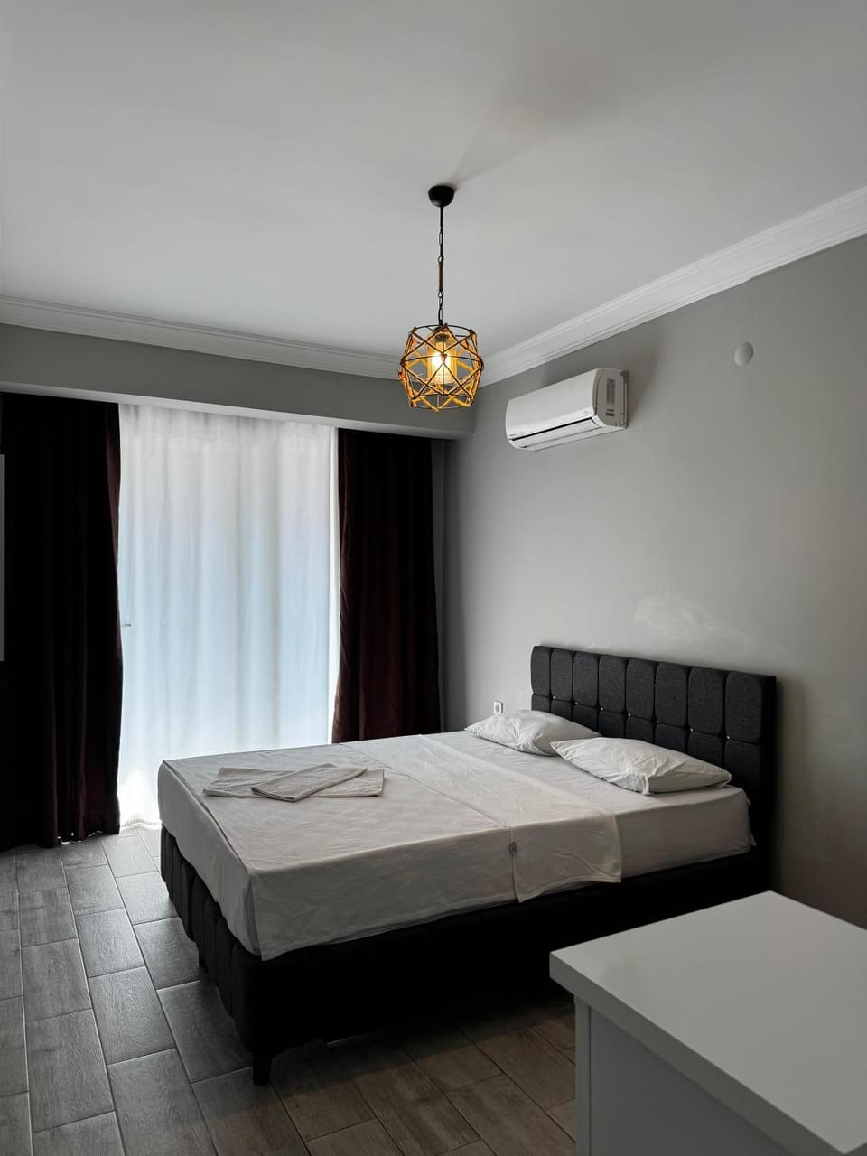 Photo of the whole room, Bedroom