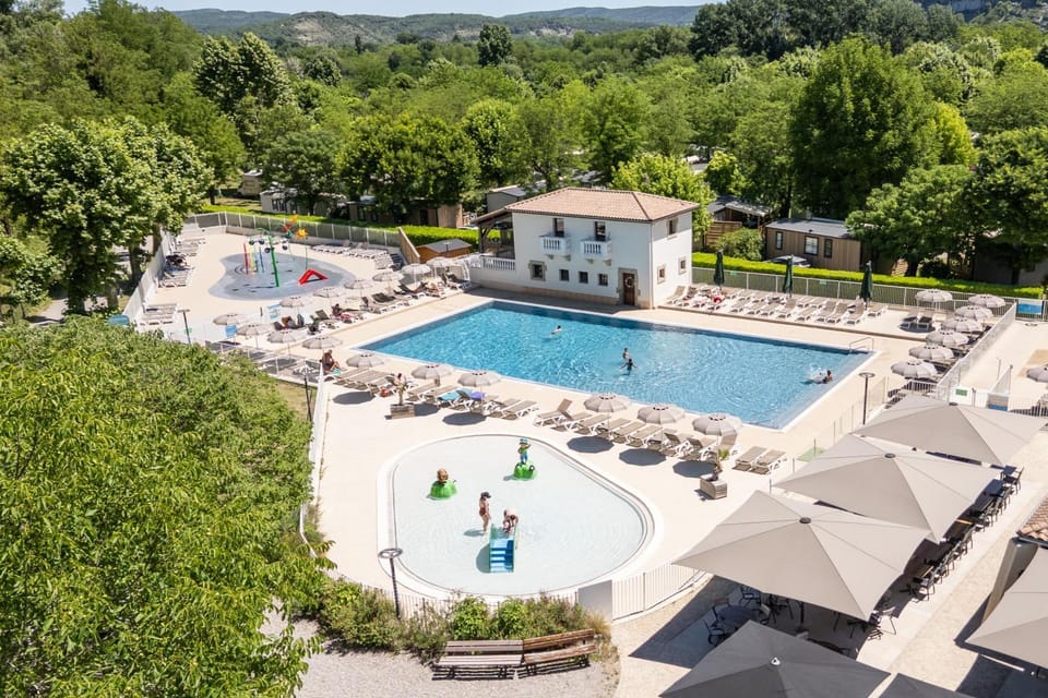 Camping RCN La Bastide en Ardèche Campground/ 
RV Resort in Grospierres