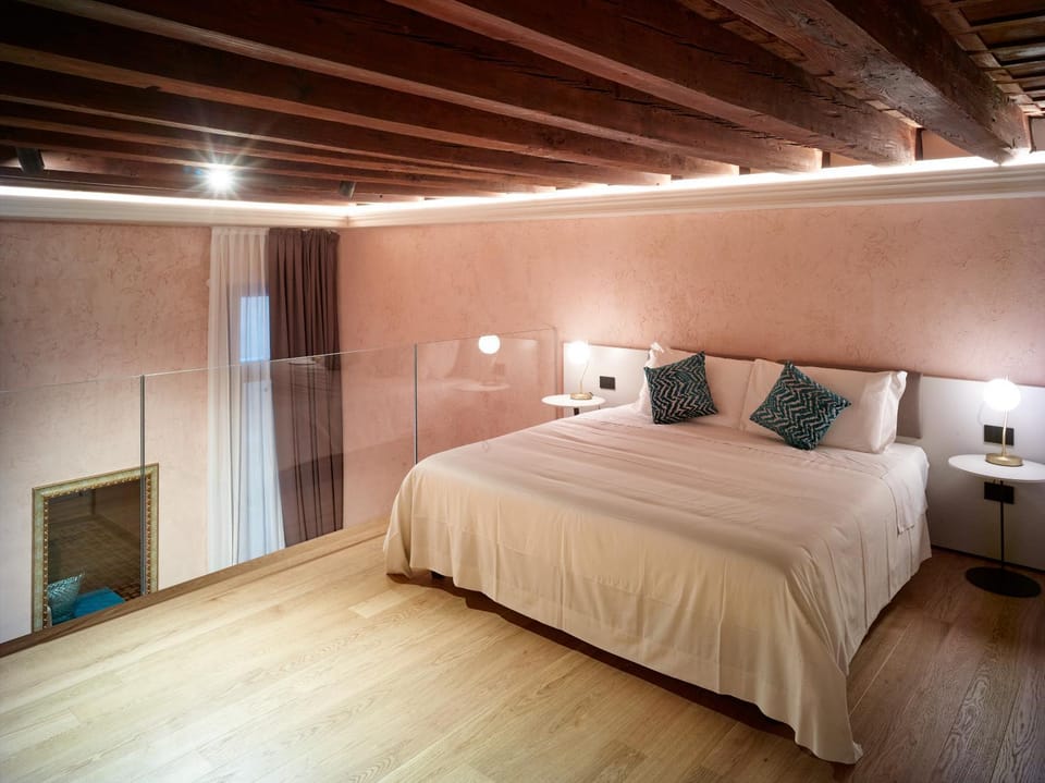 Bed, Photo of the whole room