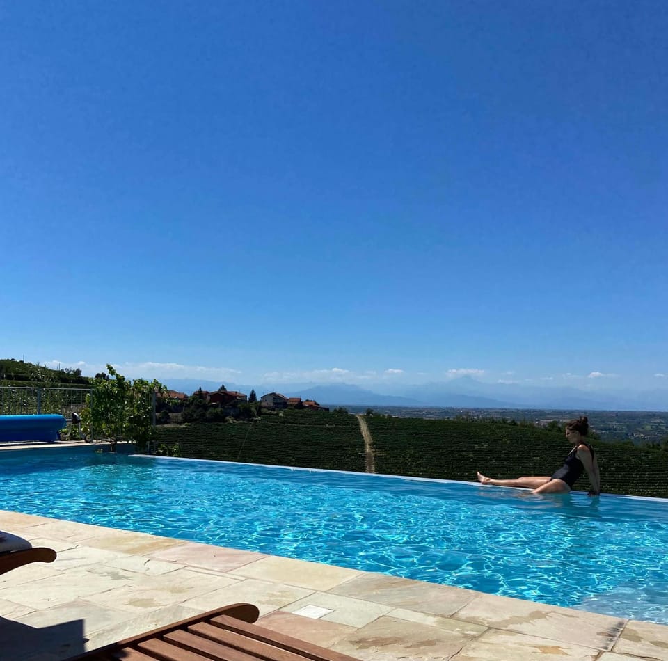 Mountain view, Pool view, Swimming pool